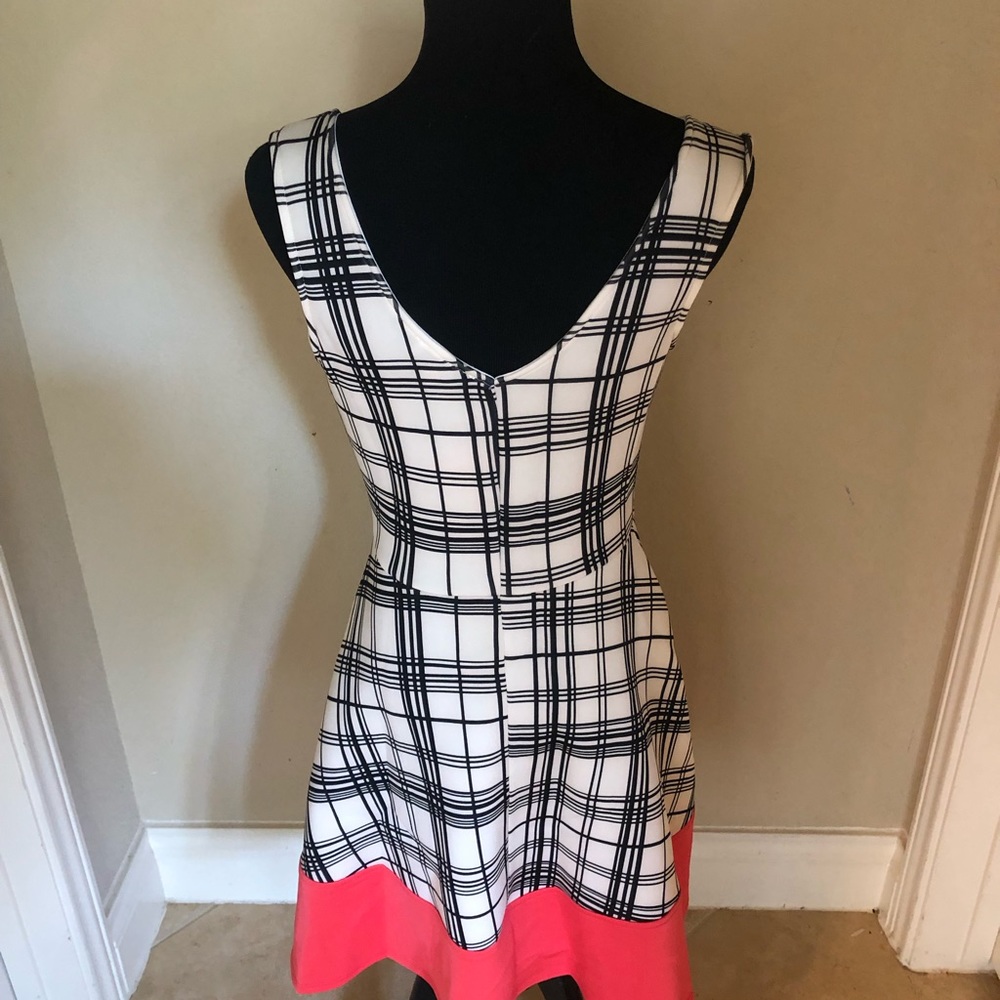 Plaid with a bold hem dress - Picture 3 of 7